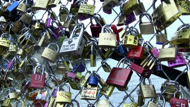 París propuso selfies para acabar con los 