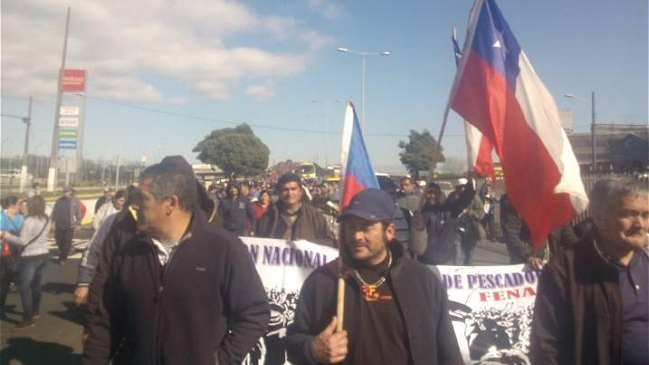 Pescadores artesanales del Biobío marcharon exigiendo la salida de subsecretario