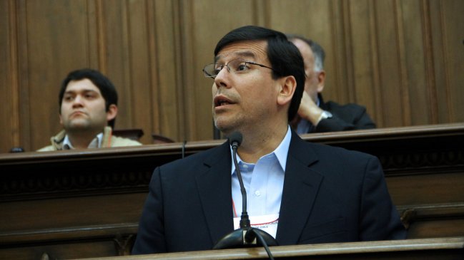 Arenas asegura que está despachado 