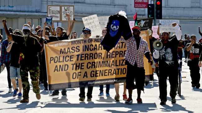 Gobernador de Misuri declaró estado emergencia y toque de queda en Ferguson