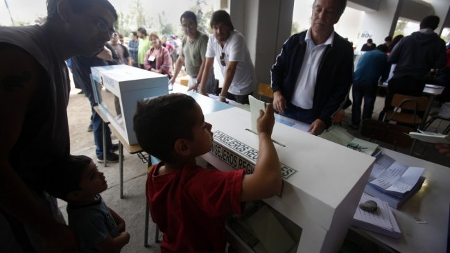 Gobierno evalúa reponer la educación cívica en los colegios