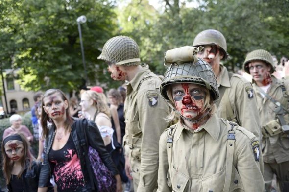 [Fotos] Zombies se tomaron las calles de Rusia y Suecia - Cooperativa.cl