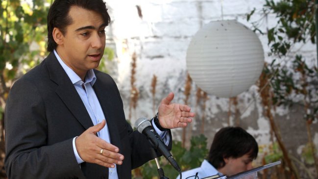 Enríquez-Ominami: Más temprano que tarde conversaremos con Camilo Escalona