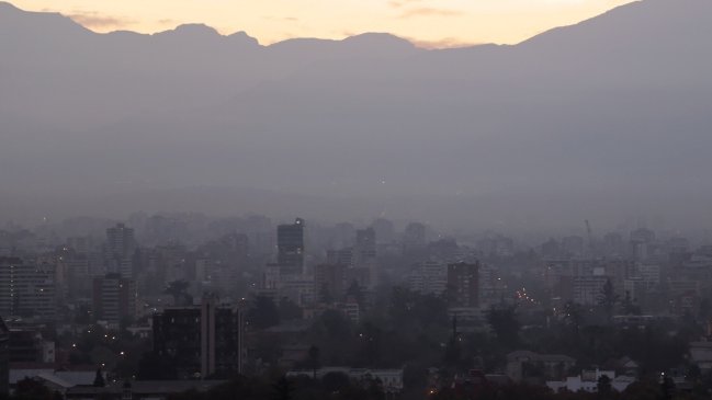 Intendencia extendió la alerta ambiental para este lunes en Santiago