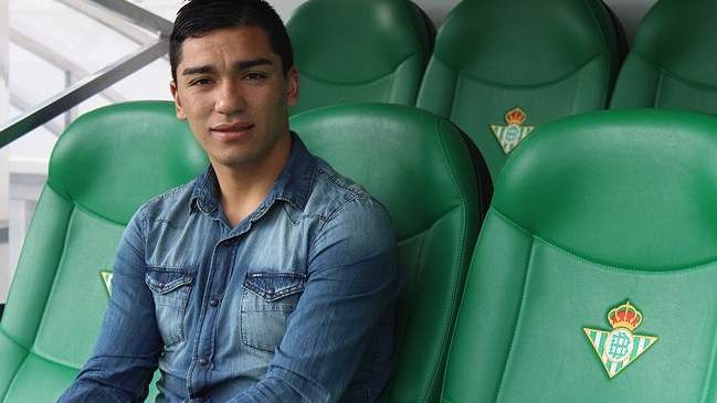 Lorenzo Reyes renovó contrato con Real Betis hasta el 2017 con opción de un año adicional