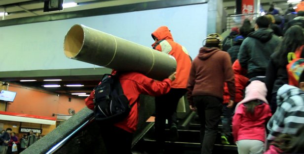 Diputado UDI arremete contra prohibición de bultos en el Metro