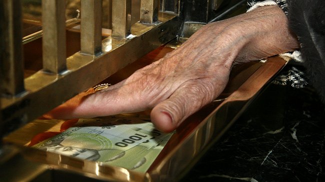 Estudio alerta sobre el endeudamiento de los adultos mayores en Chile