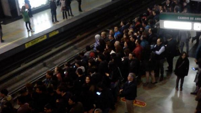 Línea 5 del Metro reporta problemas de 