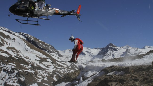 Chileno Ramón Rojas rompió record mundial de salto base desde 4.100 metros