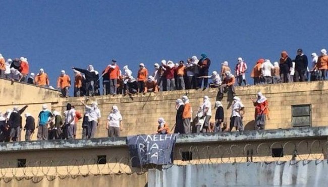 Dos presos murieron decapitados en medio de un motín ...