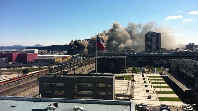 Incendio afectó a supermercado en Concepción
