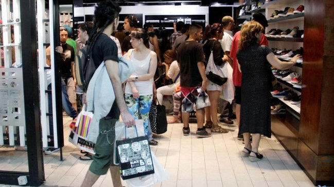 Ventas minoristas en Santiago cayeron un 3,1 por ciento en julio