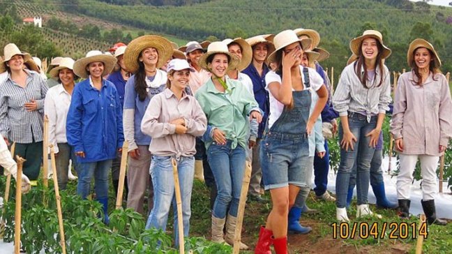 Comunidad de bellas brasileñas busca novios que vivan bajo sus reglas