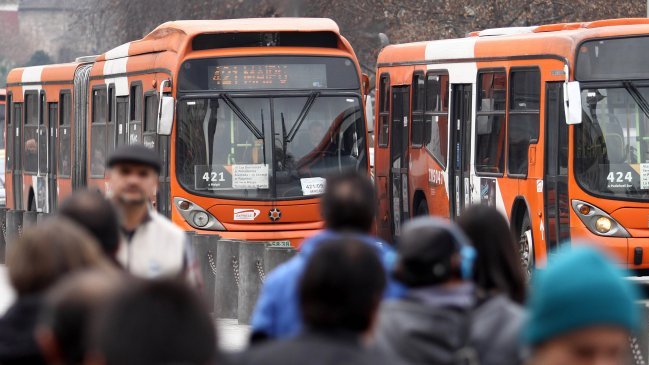 Tarifas del Metro y el Transantiago suben este lunes