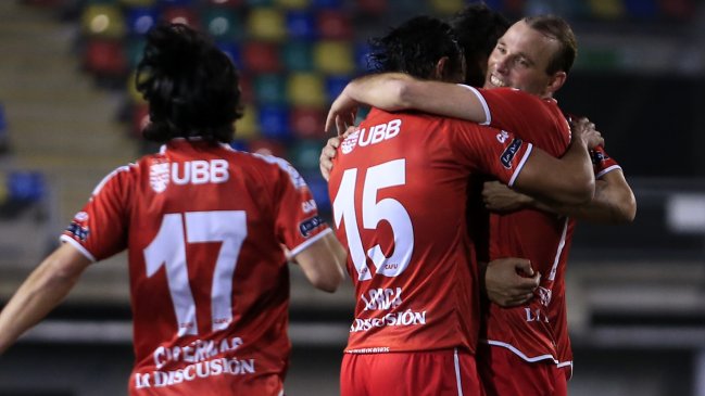 Ñublense venció a Iberia y eliminó a U. Católica de la Copa Chile