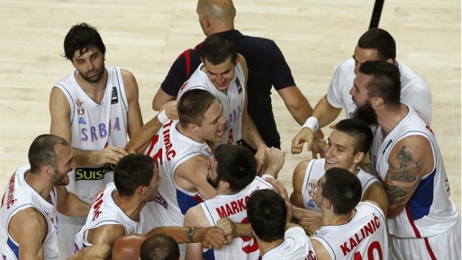 Serbia cortó la racha de Grecia y la eliminó del Mundial