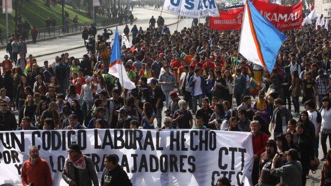 Diputados y estudiantes repudiaron reportaje que vincula a encapuchados con movimiento social