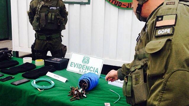 Carabineros arrestó a tres personas con explosivos de 