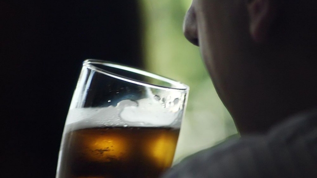 Municipalidad de Santiago realizará consulta para evaluar restricción horaria a botillerías