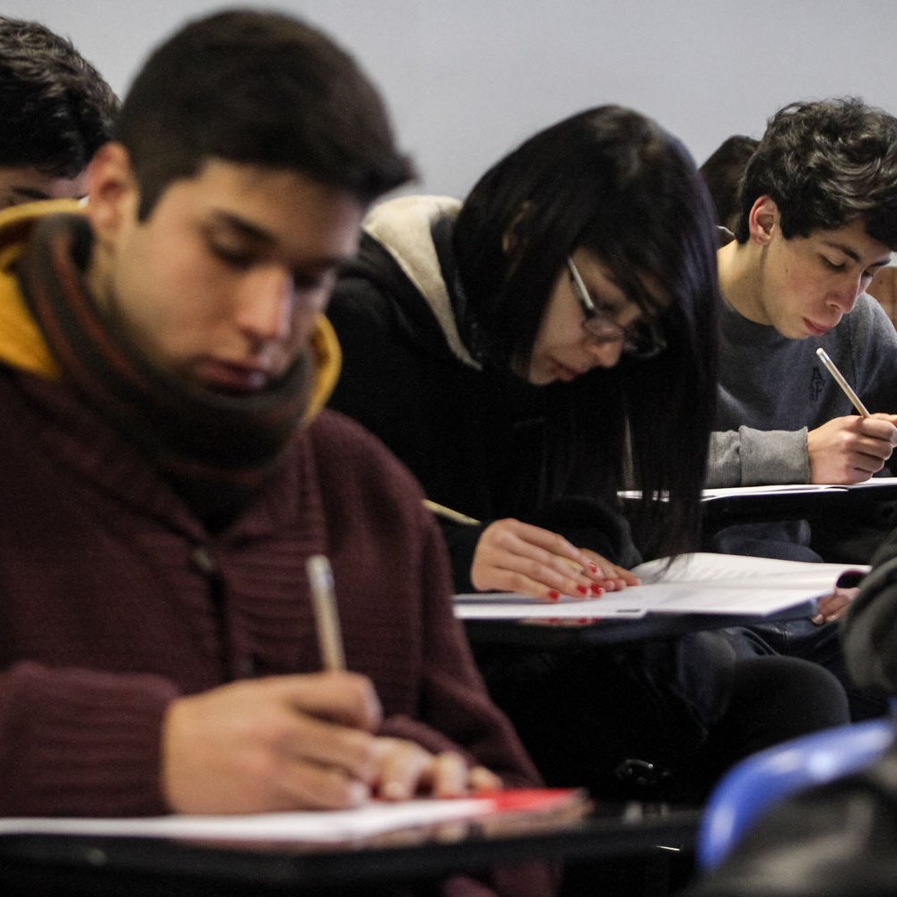 Éstas son las 20 carreras universitarias con más titulados en Chile