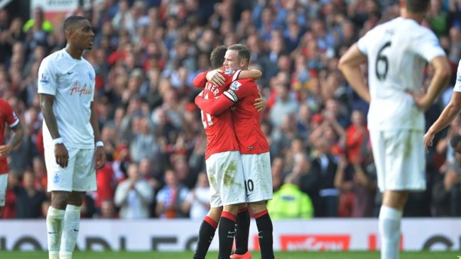 Manchester United consiguió su primera victoria con goleada sobre QPR de Isla y Vargas