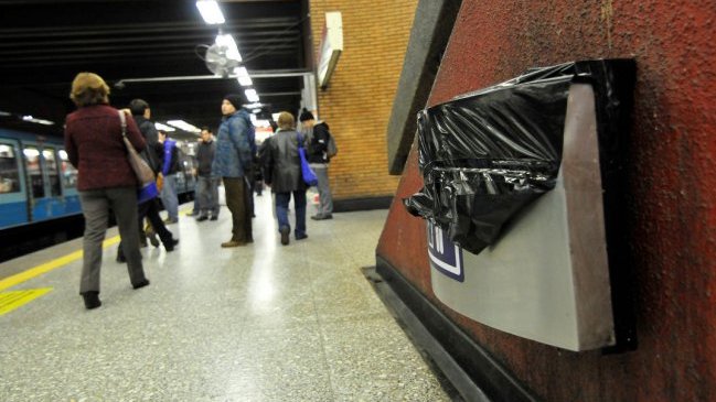 Metro estudia reemplazar basureros por recipientes transparentes tras bombazo