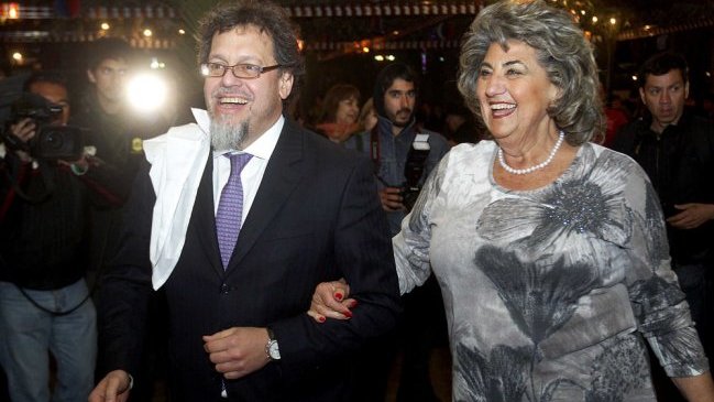 Polémica en Viña del Mar por cobro de entrada en fondas