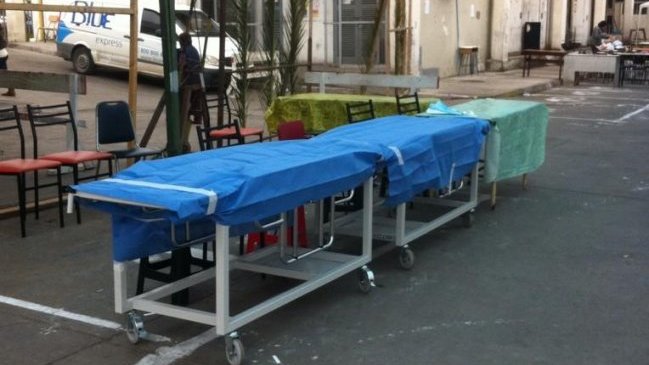 Denuncian que Hospital de Coquimbo usa camillas como mesas para su fonda