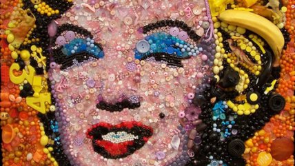 Artista recrea famosas obras de arte con desechos y alimentos