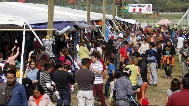 Intendente Orrego: La familia volvió a las fondas en Santiago