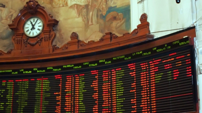 Bolsa de Santiago llegó a su valor más bajo en casi un mes
