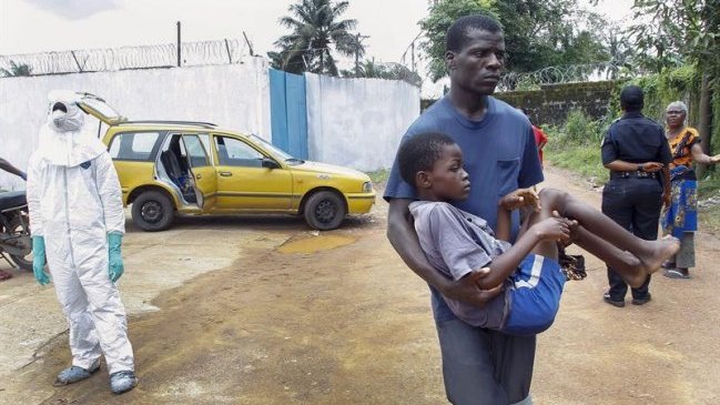 Un grupo de 165 cubanos viaja a Sierra Leona para luchar contra el ébola