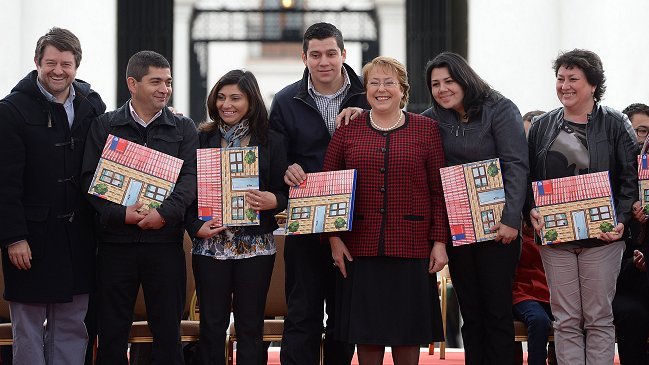 Bachelet entregó subsidios de vivienda para 