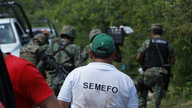 Subieron a 20 los cuerpos encontrados en fosas clandestinas en el sur de México