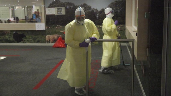 Hospitalizan a tres personas además de la enfermera con ébola en España