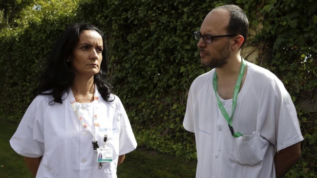 Enfermera española con ébola pudo contagiarse al tocarse la cara