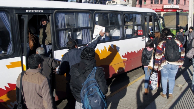 Microbús cayó a quebrada en cerro Los Placeres de Valparaíso