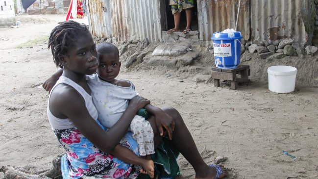 Experto en Bioética: Se decretó alarma mundial cuando ébola llegó a occidente