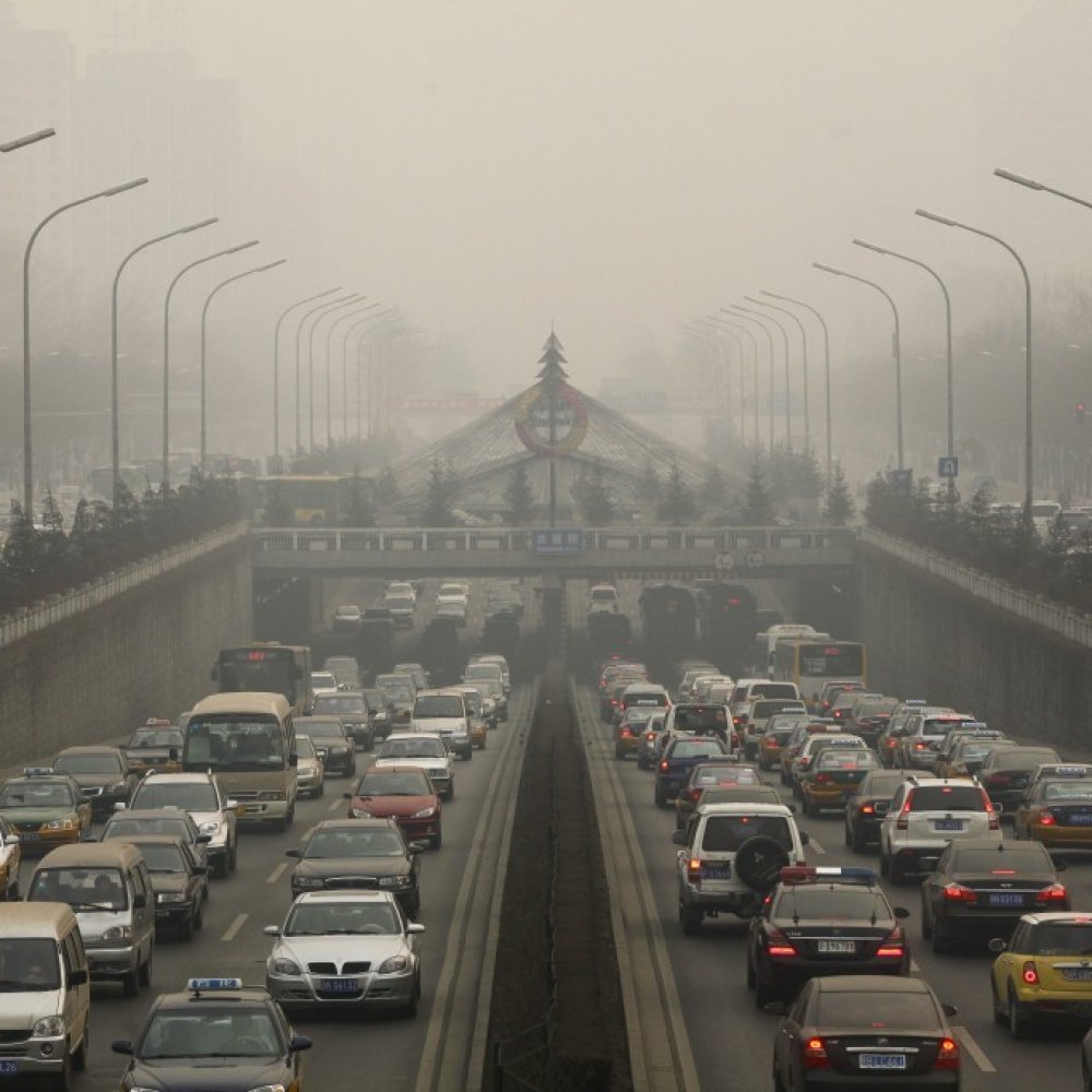 China: Contaminación obliga a cerrar fábricas y amenaza al amistoso Brasil-Argentina