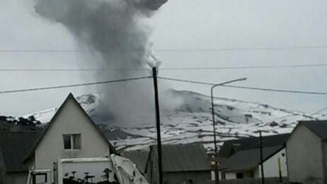 Sernageomin mantuvo alerta naranja para el volcán Copahue