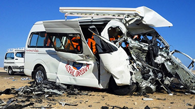 Colisión entre tres minibuses dejó 30 muertos en el sur de Egipto