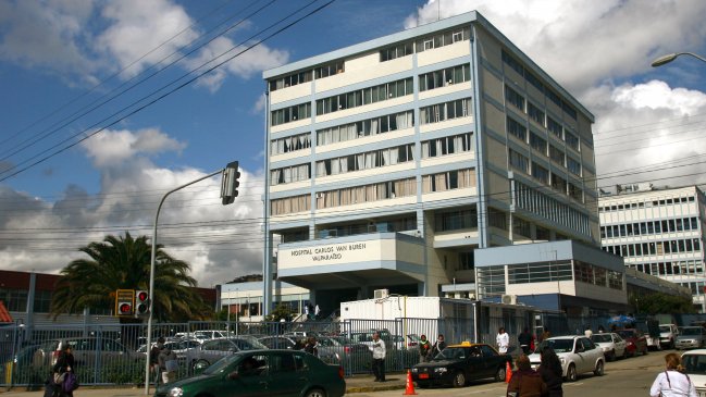 Auxiliar de enfermería puso un parche en boca de guagua con enfermedad congénita