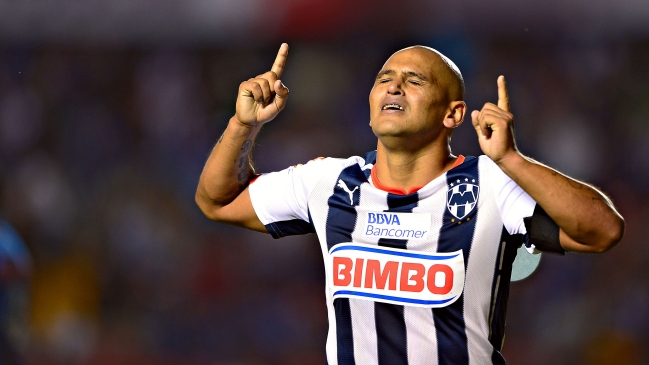 Humberto Suazo anunció que cerrará todas sus cuentas en redes sociales