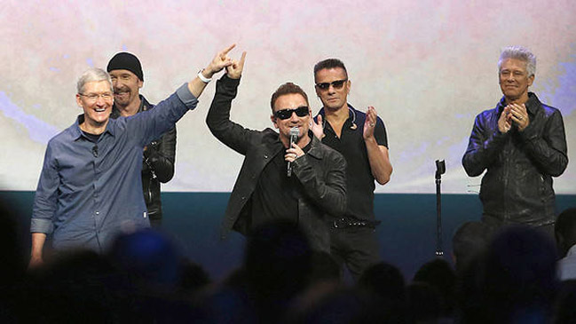 Bono pide disculpas por la forma en que difundió U2 su último álbum