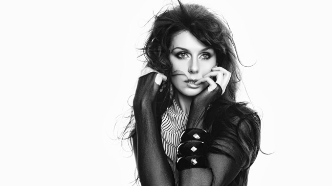 Soprano francesa Emma Shapplin fijó show en Chile