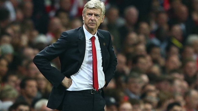 Wenger negó que fuera imprudente mantener a Özil en cancha ante Chelsea