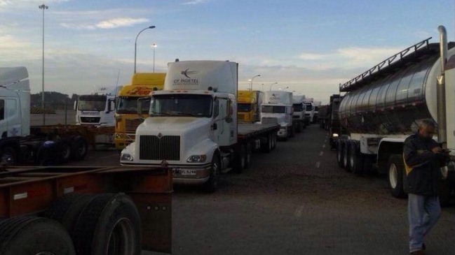 Camioneros iniciaron paralización de 48 horas
