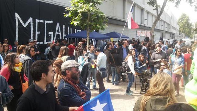 Trabajadores en huelga: Los sueldos de Mega son los más bajos de la industria
