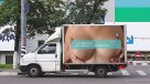 Campaña que muestra pechos de mujer provocó 517 accidentes de tránsito en un día