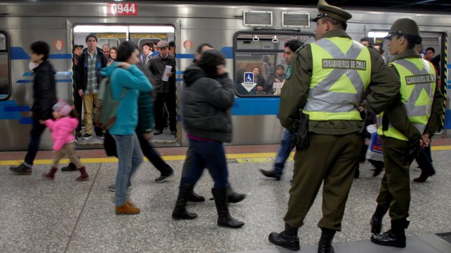 Joven fue acusado de abusar sexualmente de una embarazada al interior del metro